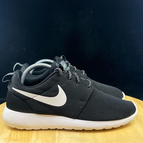 Nike Womens Roshe One 844994-002 Black Running Shoes Sneakers Size 8.5 - Picture 6 of 9